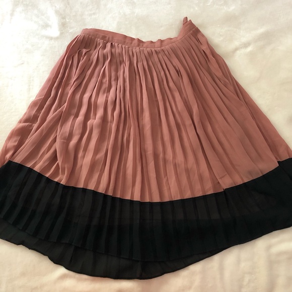 Forever 21 Dresses & Skirts - 🍁 4/$16 🍁 F21 | Blush and Black Full Colorblock Skirt